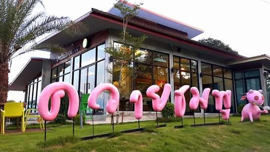 แวะเช็คอิน ร้านกาแฟน่ารักริมทางไปเทิง มีน้องควายยักษ์ยืนต้อนรับ!