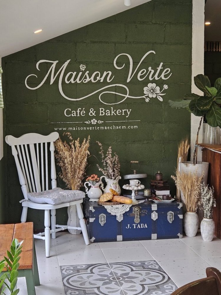 เมซง แวรท์ (Maison Verte Café & Bakery) คาเฟ่บ้านสีเขียว-ขาว กลางสวนยุโรป ที่แม่แจ่ม เชียงใหม่